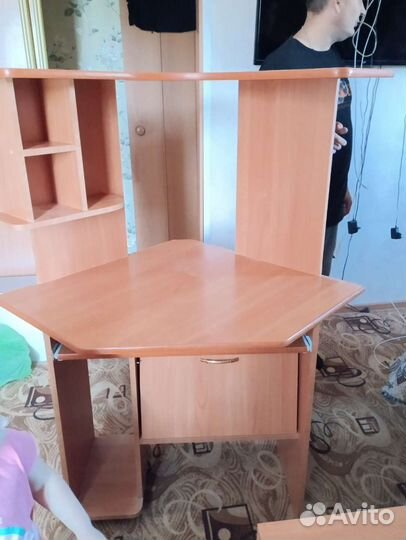 Компьютерный стол