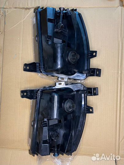 Оригинальные противотуманки на Tesla Model X