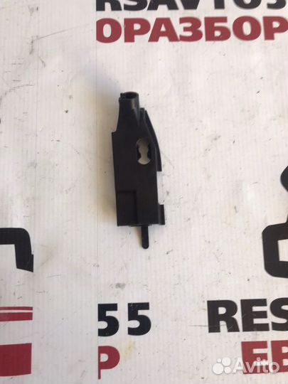 Кронштейн Audi A4 B8 2.0T cdnc 2009