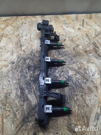 Топливная рампа Ford Focus 2 1.6 hxdb 2007