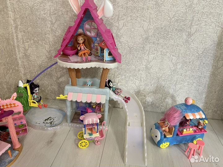 Домики и куклы enchantimals