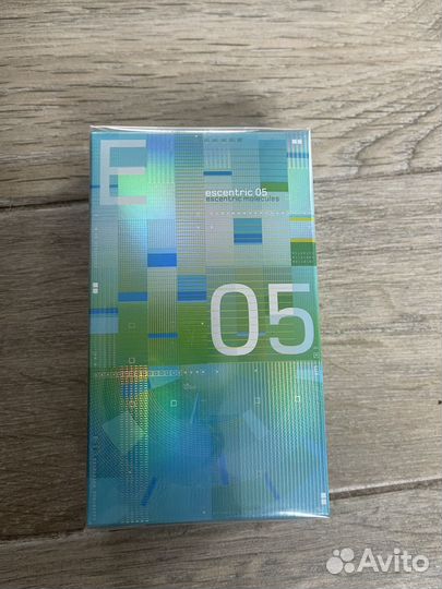 Оригинал molecules escentric 05