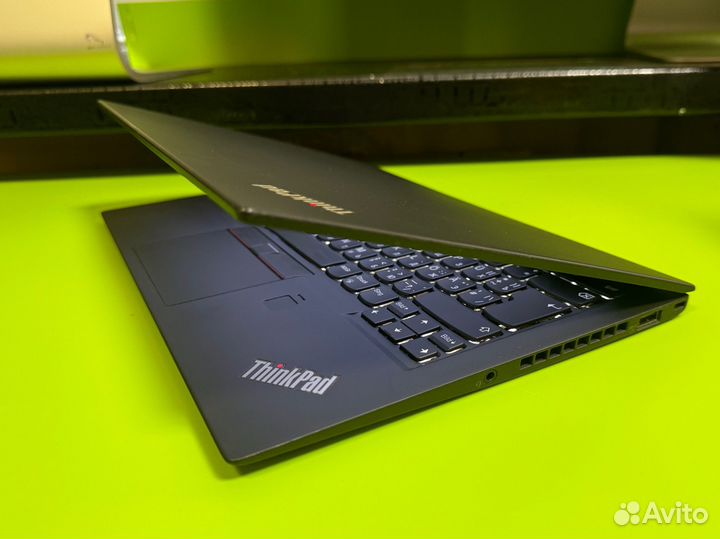 Ноутбук Lenovo x1 carbon G5 i5-7/8/256SSD 14