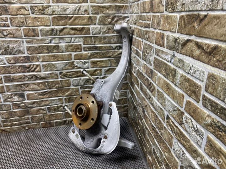 Цапфа/кулак поворотный передний правый Porsche Mac