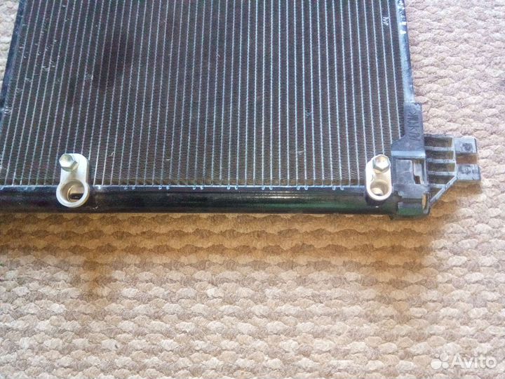 Радиатор на Лексус гибрид 2020г