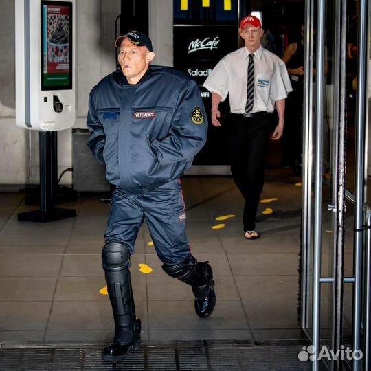 Бомбер vetements police