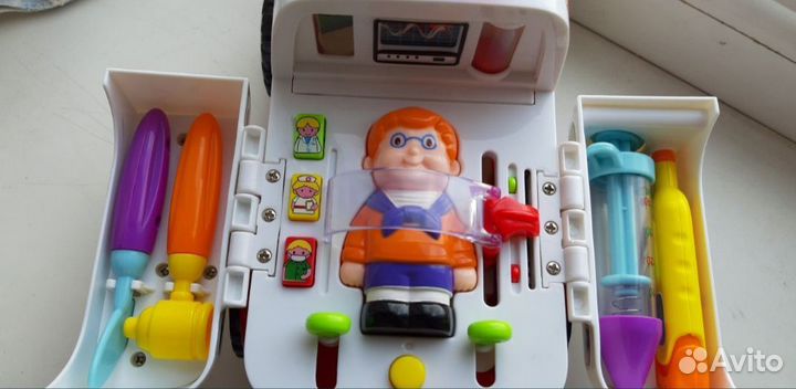 Игрушка скорая помощь