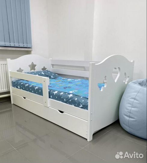 Кроватка сингл из массива с бортиком от 2х лет