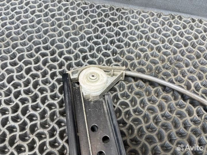 Стеклоподъемник передний правый Volkswagen Touareg