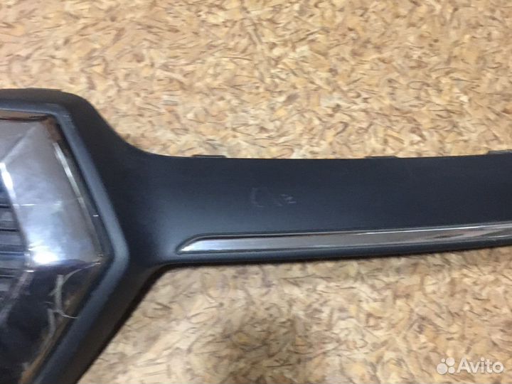 Молдинг решетки радиатора Logan 2