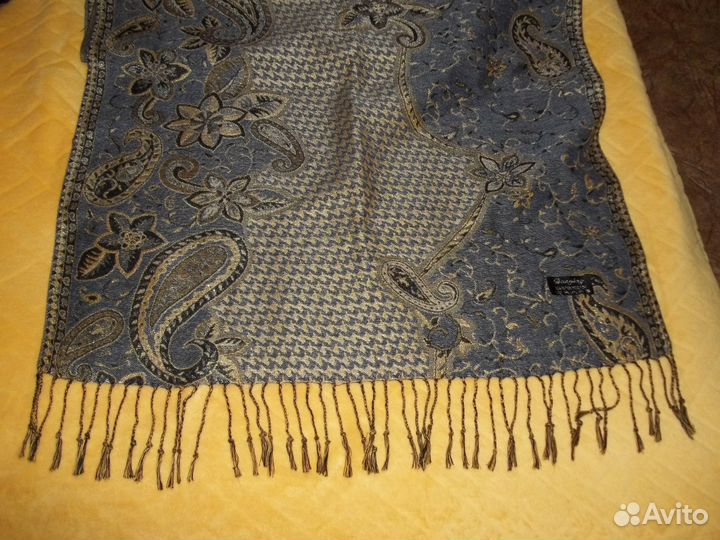 Красивый палантин