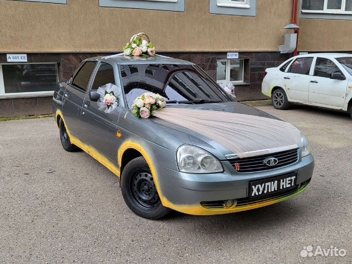 Свадебное украшение на машину