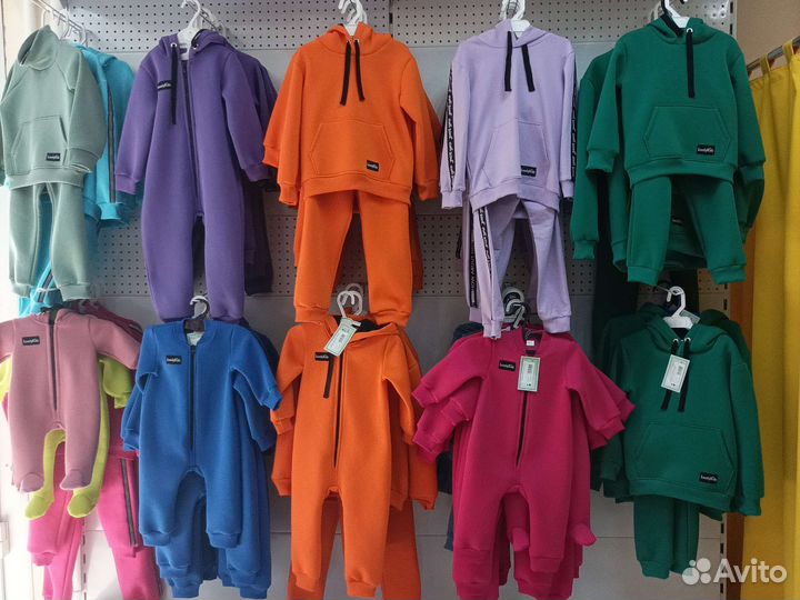 Костюмы и комбинезоны новые