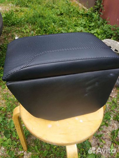 Подлокотник