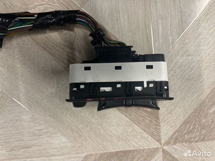 Блок кнопок стеклоподъёмников центральной консоли