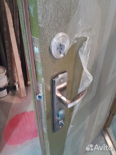 Дверь входная металлическая левая бу