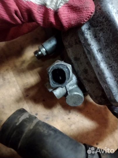 Кронштейн масляного фильтра Volkswagen Passat B5