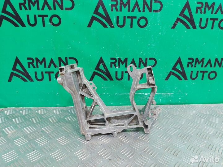 Кронштейн фары правый Mercedes C-Class W205