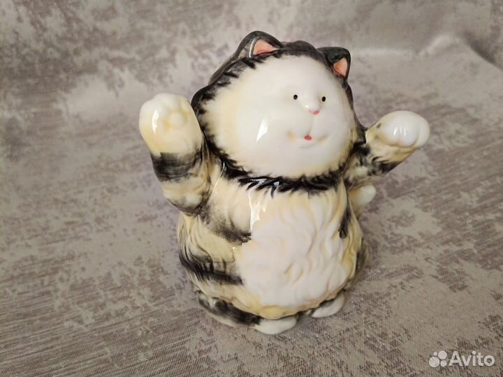 Фигурка кот павон фарфор