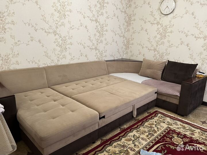 Большой угловой диван