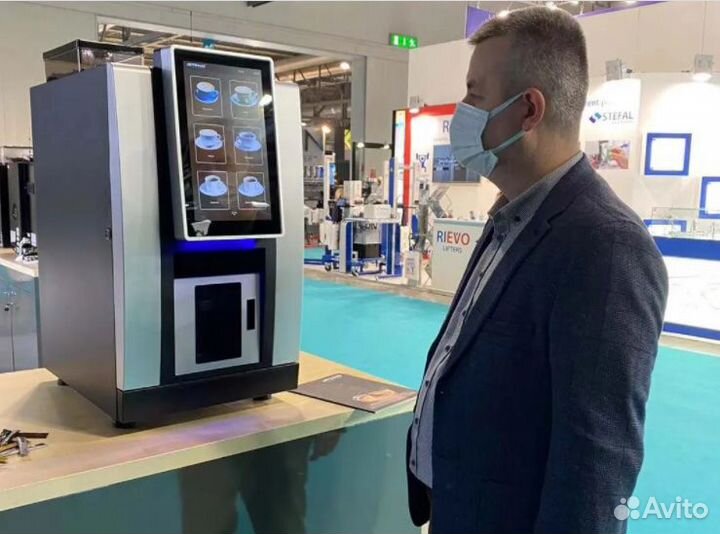 Профессиональная кофемашина для кофейни