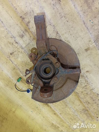 Кулак поворотный передний левый Suzuki Grand