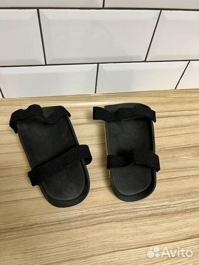 Футбольные щитки Demix