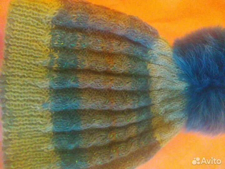 Шапка вязаннся, с натуральным помпоном