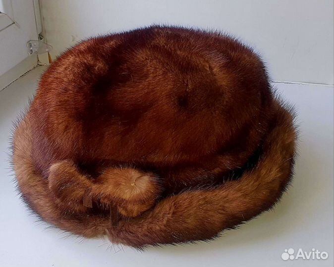 Женские меховые шапки