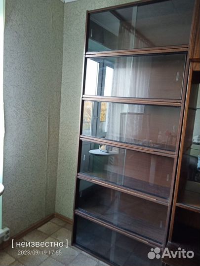 Книжные полки со стеклом