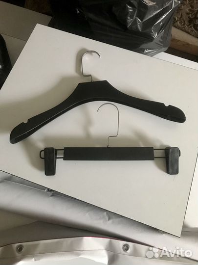 Вешалки чёрные стильные в магазин одежды