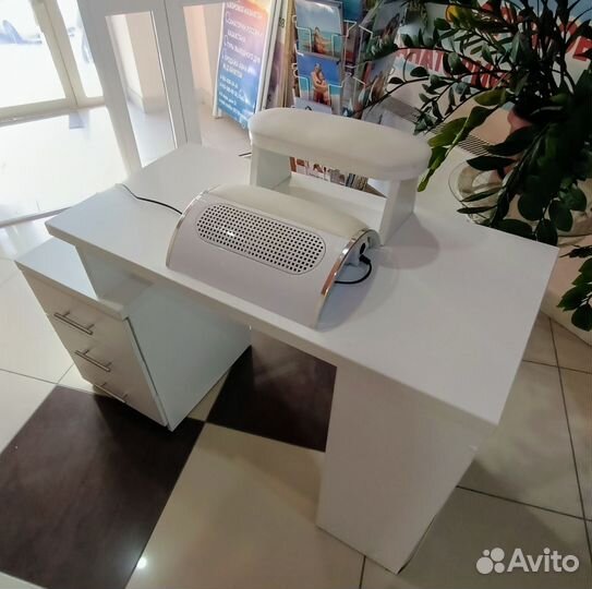 Стол для маникюра бу