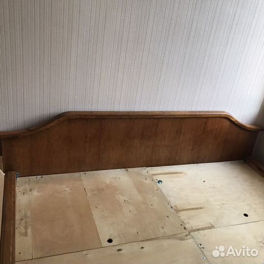 Кровать,комод и тумбочки