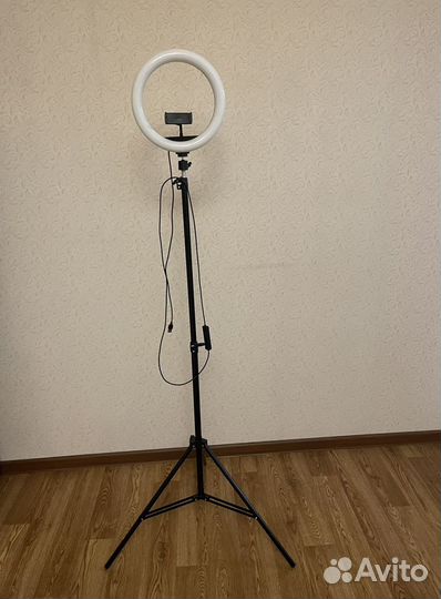 Кольцевая лампа цветная 26 см со штативом