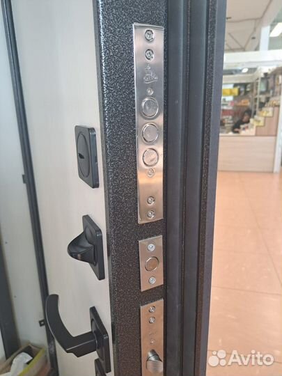 Входная дверь в квартиру Quadro