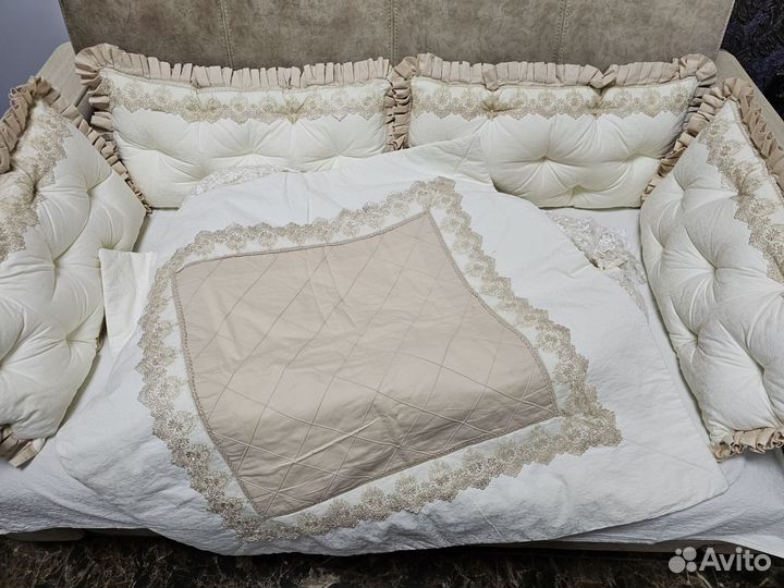 Комплект бортиков с коконом в кроватку