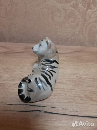 Статуэтка тигр