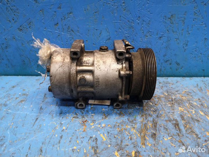 Компрессор кондиционера Renault Laguna 7700111036