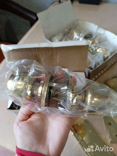 Комплект дверных ручек и петли