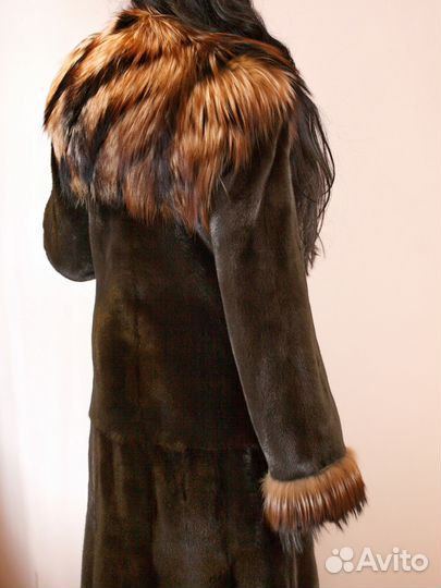 Шуба норка (блэк лама) новая