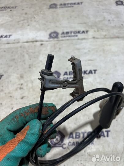 Трос лючка бензобака Nissan Primera P11