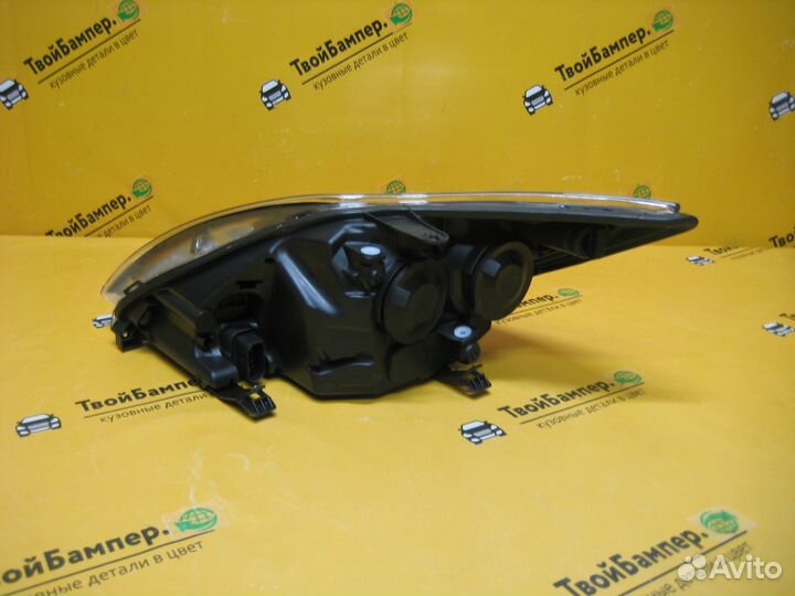 Фара правая Ford Focus 2 электрокорректор черная