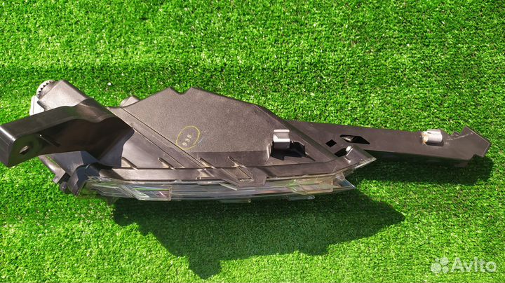 Противотуманная фара LED правая Lexus NX 2017-2021