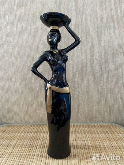 Статуетка африканской женщины