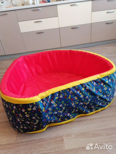 Продам бассейн с шариками