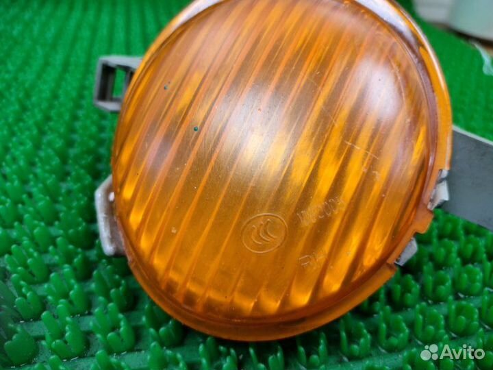 Повторитель поворота в бампер передний правый