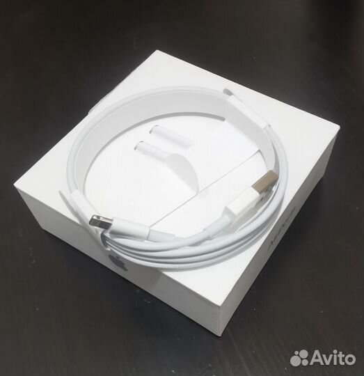 Оригинальный провод на iPhone / AirPods