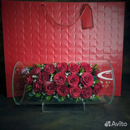 Цветы живые розы в колбе