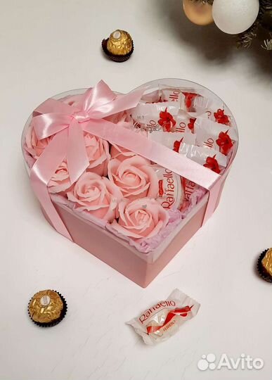 Сладкие букеты и наборы из конфет, цветов и орехов