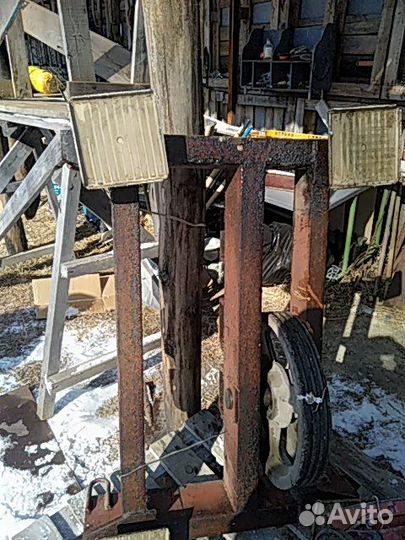 Электродвигатель лифтовой.шкив канатоведущий